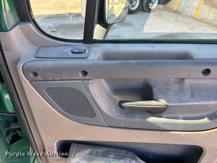 image for item FG1067 2017 Freightliner Cascadia 125 semi truck