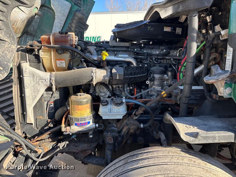 image for item FG1067 2017 Freightliner Cascadia 125 semi truck