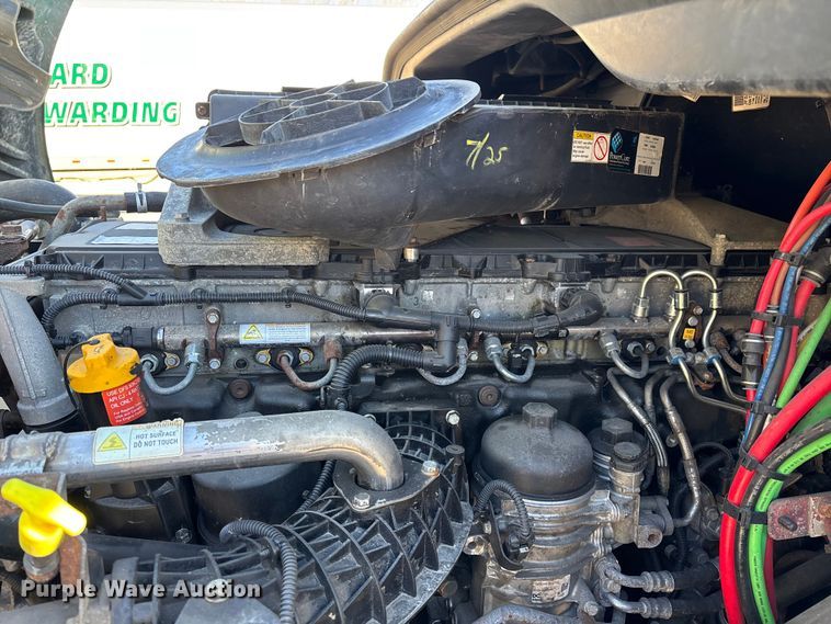 image for item FG1067 2017 Freightliner Cascadia 125 semi truck