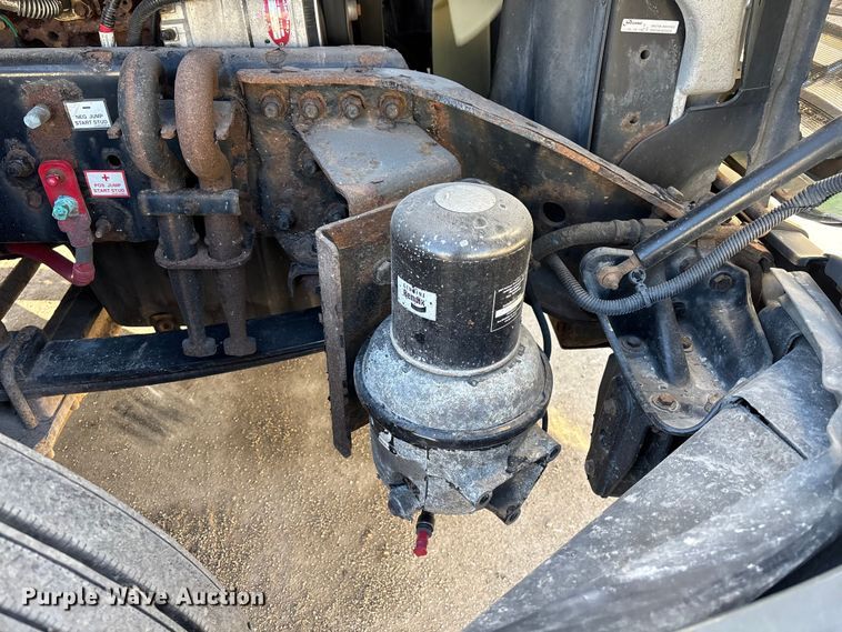 image for item FG1067 2017 Freightliner Cascadia 125 semi truck