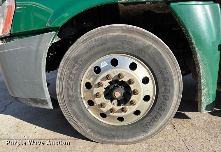 image for item FG1067 2017 Freightliner Cascadia 125 semi truck