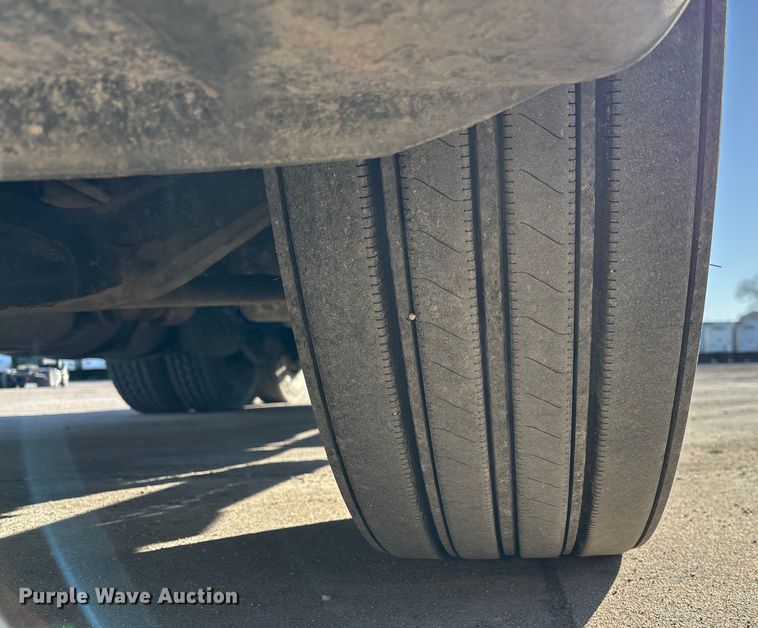 image for item FG1067 2017 Freightliner Cascadia 125 semi truck