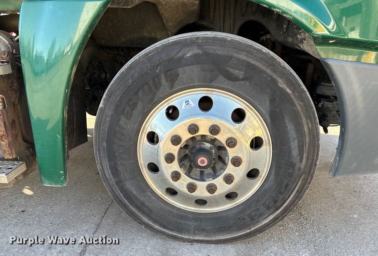 image for item FG1067 2017 Freightliner Cascadia 125 semi truck