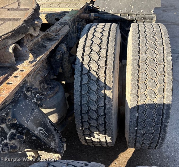 image for item FG1067 2017 Freightliner Cascadia 125 semi truck