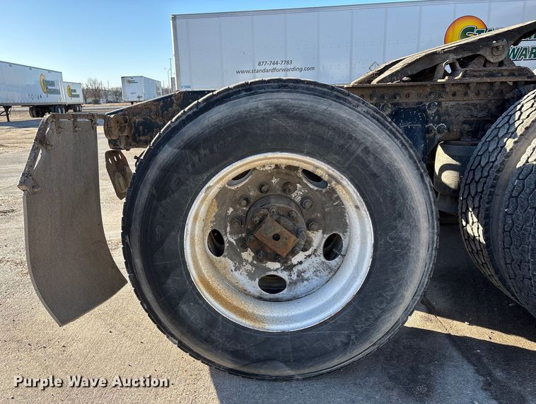 image for item FG1067 2017 Freightliner Cascadia 125 semi truck