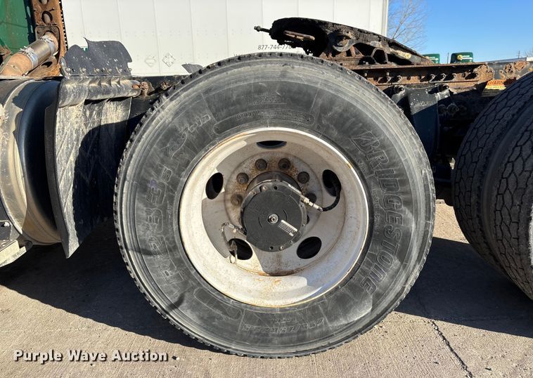 image for item FG1067 2017 Freightliner Cascadia 125 semi truck