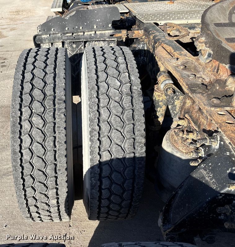 image for item FG1067 2017 Freightliner Cascadia 125 semi truck