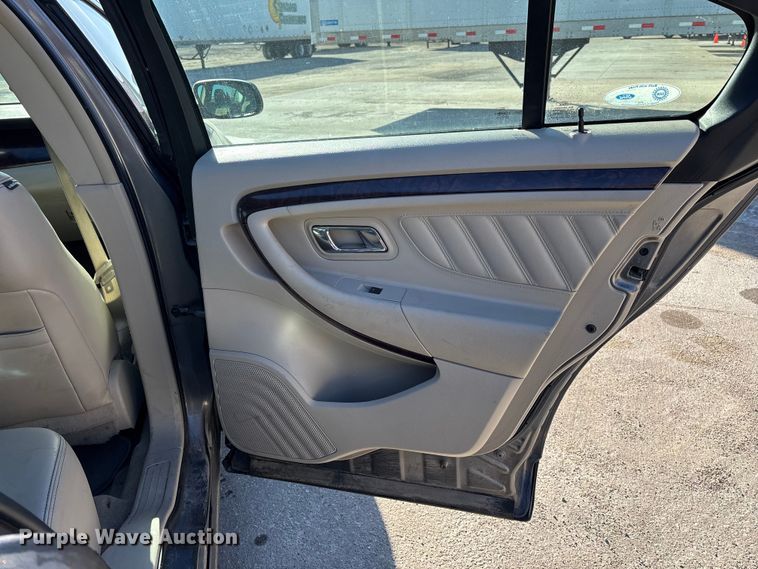 image for item FG1069 2011 Ford Taurus 