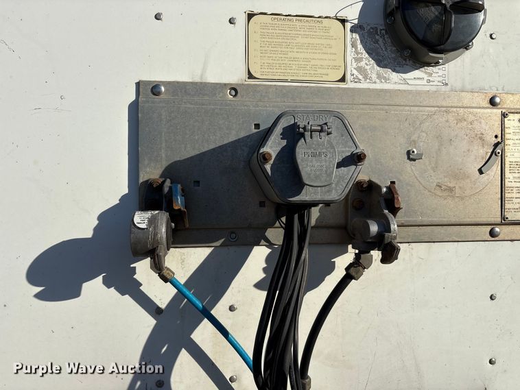 image for item FG1070 2013 Strick dry van trailer