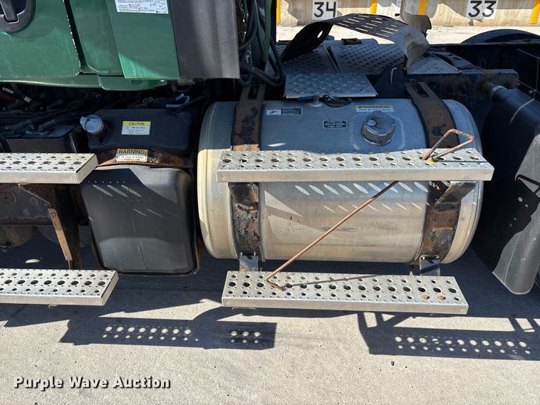 image for item FG1072 2017 Freightliner Cascadia 125 semi truck