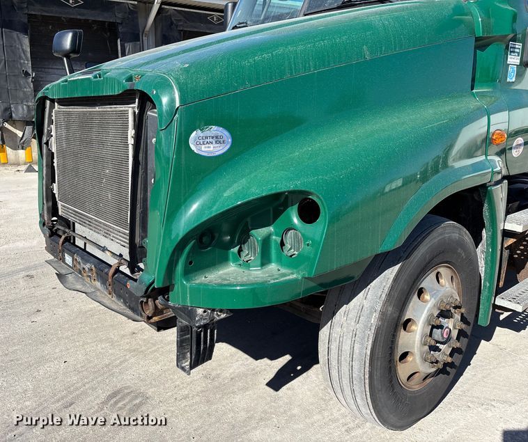 image for item FG1072 2017 Freightliner Cascadia 125 semi truck