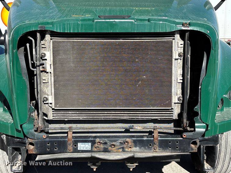 image for item FG1072 2017 Freightliner Cascadia 125 semi truck