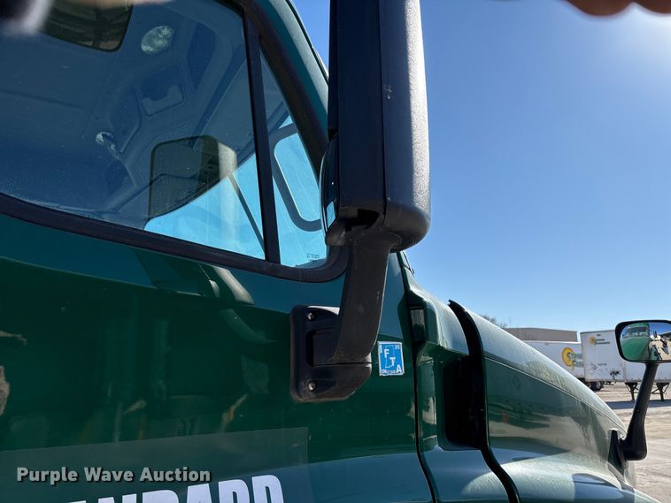 image for item FG1072 2017 Freightliner Cascadia 125 semi truck