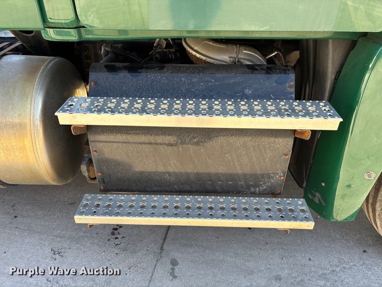 image for item FG1072 2017 Freightliner Cascadia 125 semi truck