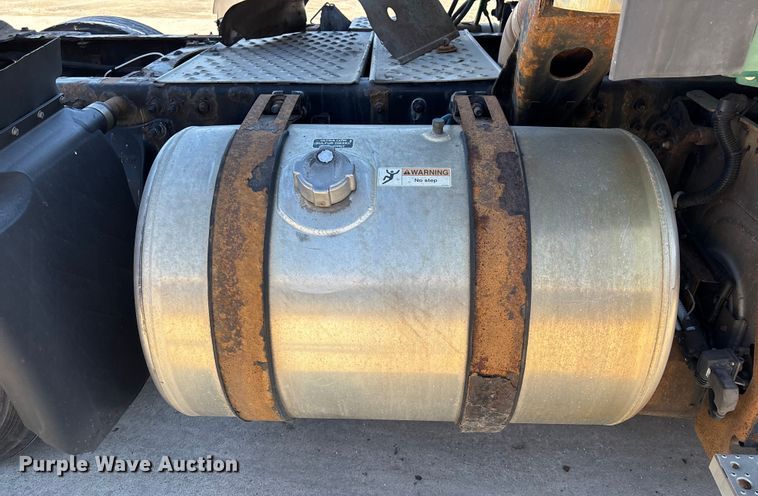 image for item FG1072 2017 Freightliner Cascadia 125 semi truck