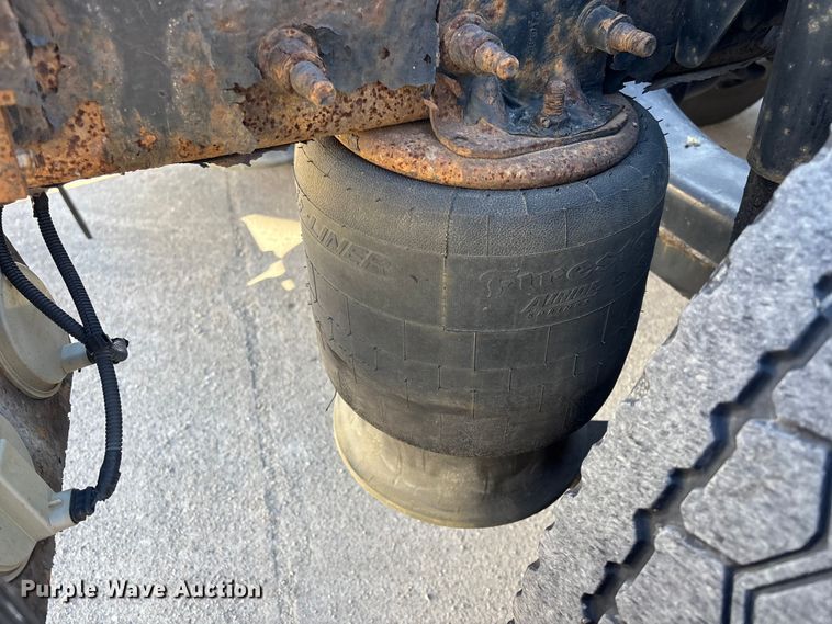 image for item FG1072 2017 Freightliner Cascadia 125 semi truck