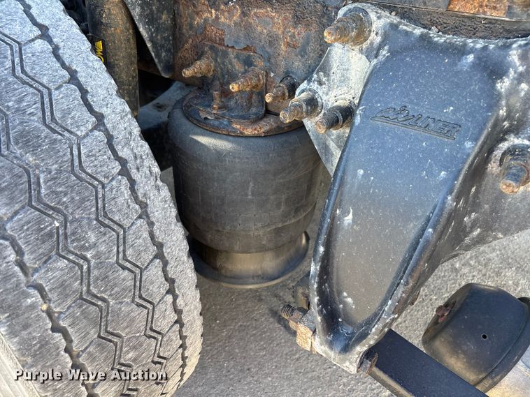 image for item FG1072 2017 Freightliner Cascadia 125 semi truck