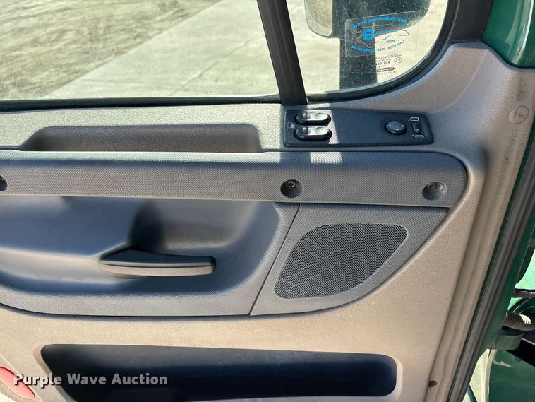 image for item FG1072 2017 Freightliner Cascadia 125 semi truck