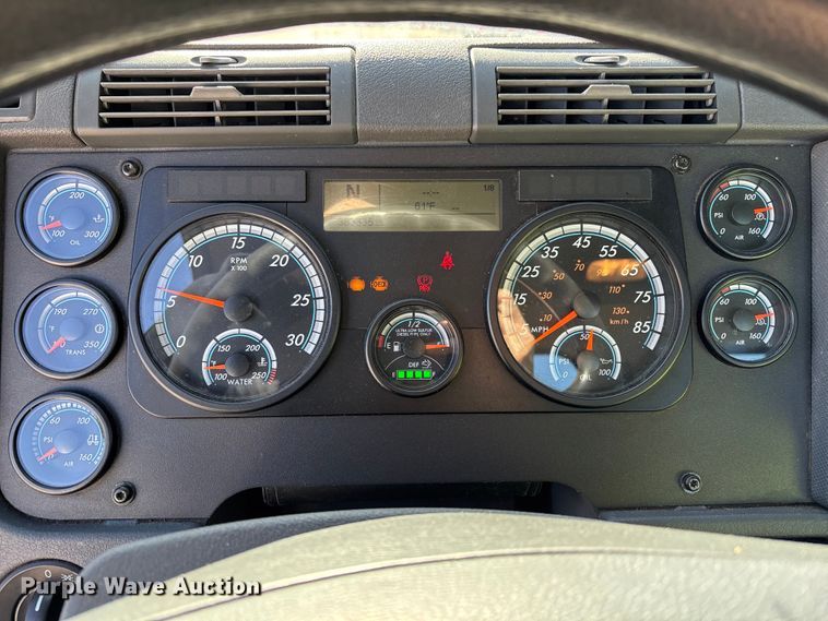 image for item FG1072 2017 Freightliner Cascadia 125 semi truck