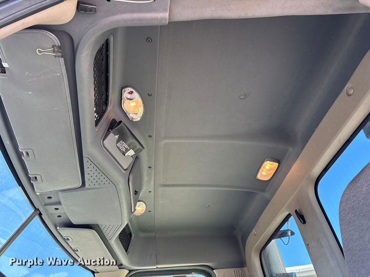 image for item FG1072 2017 Freightliner Cascadia 125 semi truck