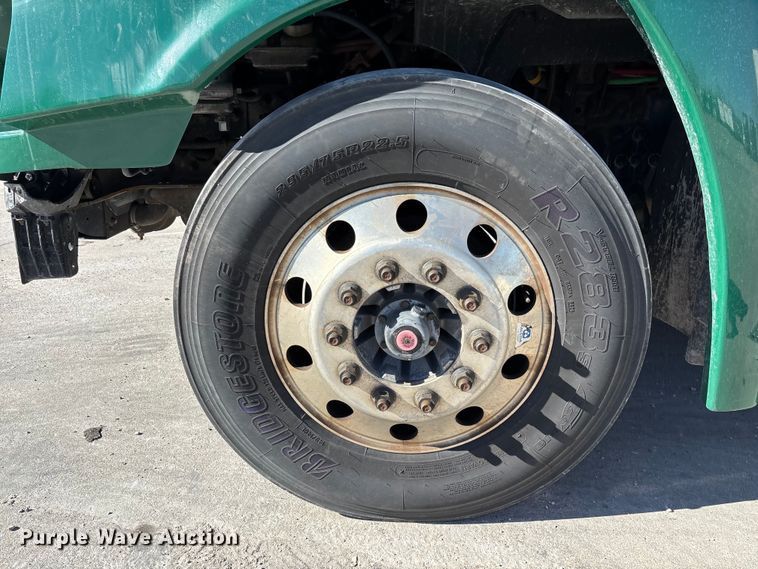 image for item FG1072 2017 Freightliner Cascadia 125 semi truck