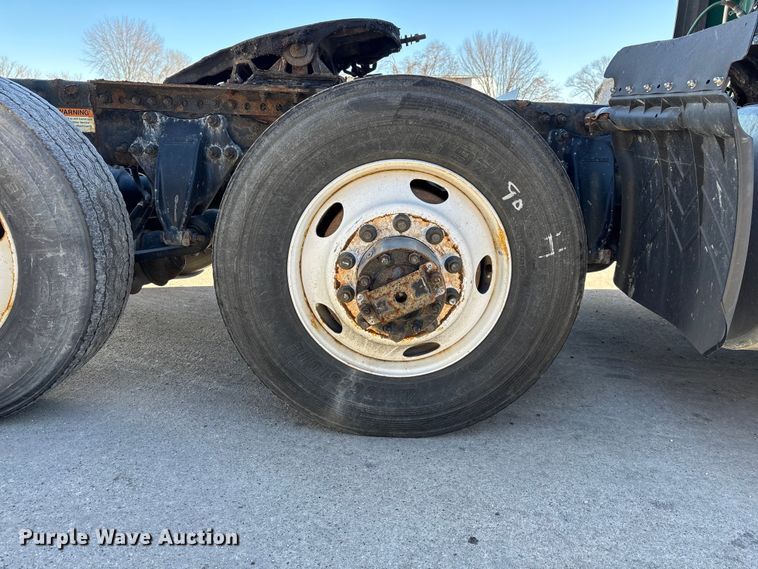 image for item FG1072 2017 Freightliner Cascadia 125 semi truck