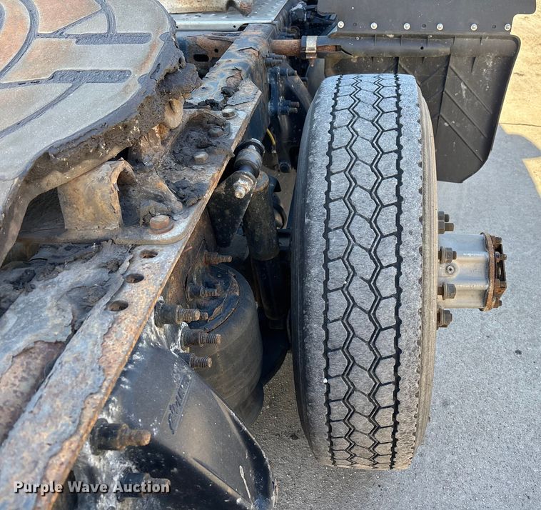 image for item FG1072 2017 Freightliner Cascadia 125 semi truck