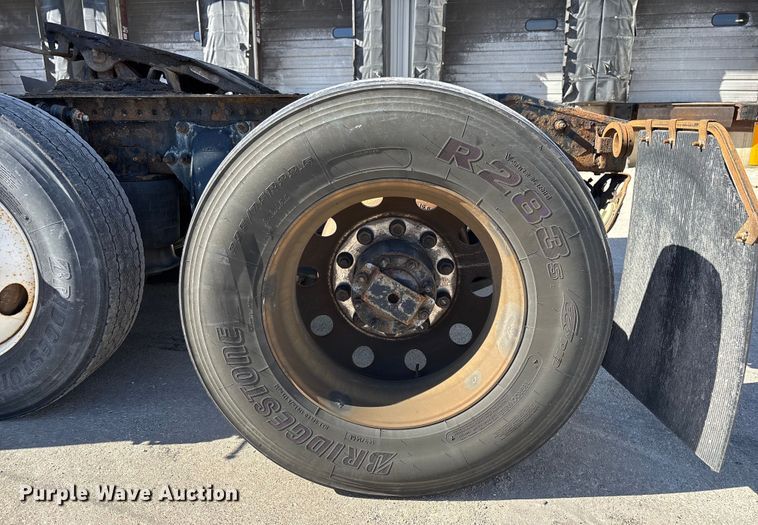 image for item FG1072 2017 Freightliner Cascadia 125 semi truck