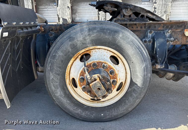 image for item FG1072 2017 Freightliner Cascadia 125 semi truck