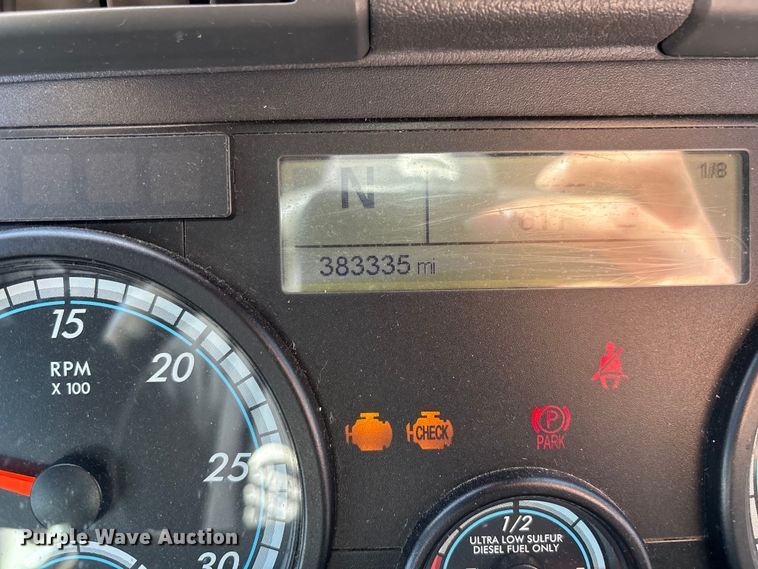 image for item FG1072 2017 Freightliner Cascadia 125 semi truck