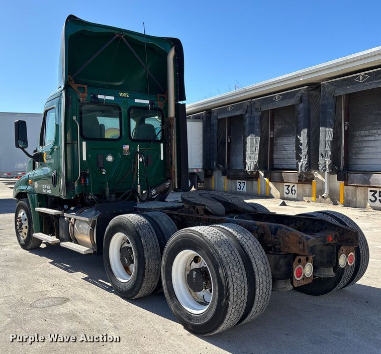 image for item FG1073 2017 Freightliner Cascadia 125 semi truck