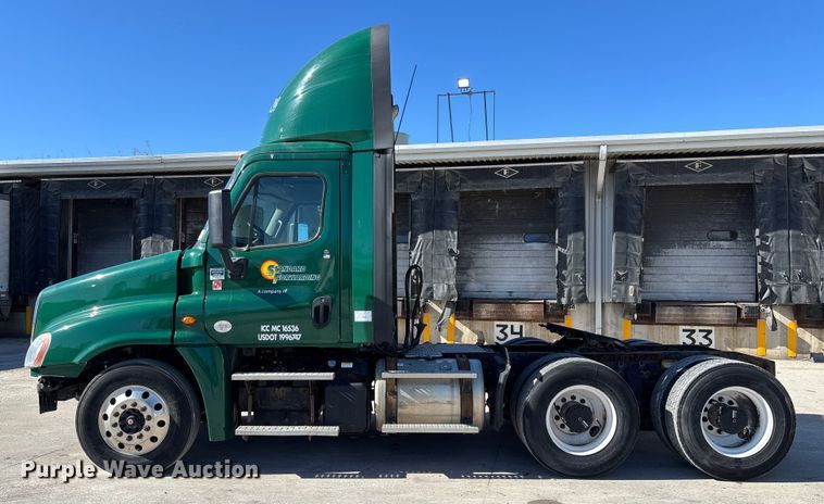 image for item FG1073 2017 Freightliner Cascadia 125 semi truck