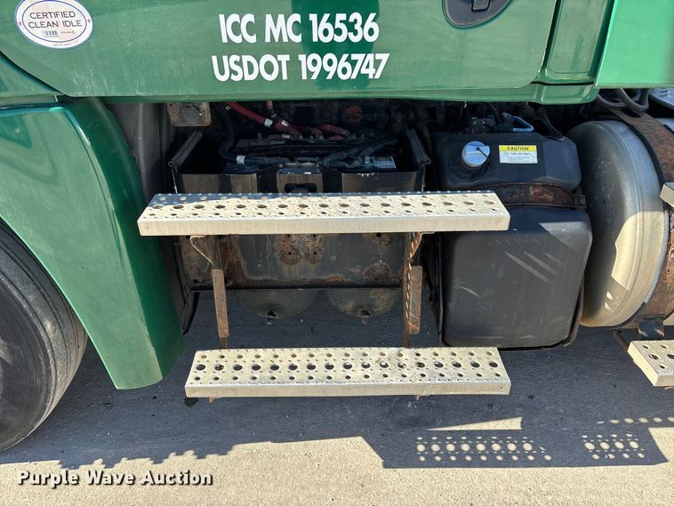 image for item FG1073 2017 Freightliner Cascadia 125 semi truck