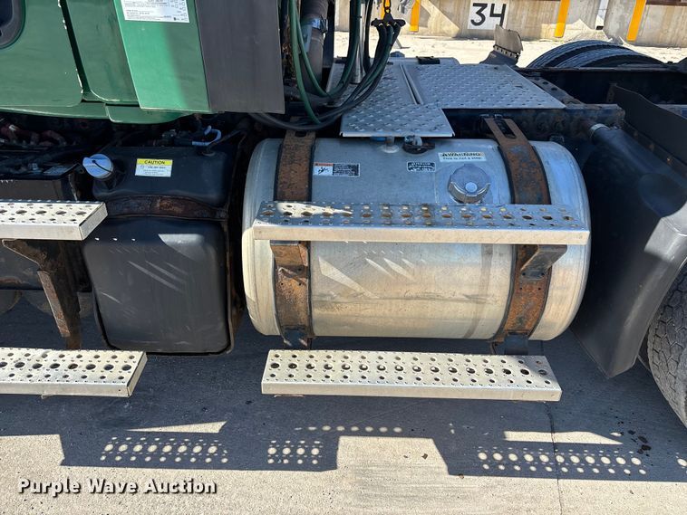 image for item FG1073 2017 Freightliner Cascadia 125 semi truck