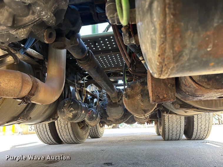 image for item FG1073 2017 Freightliner Cascadia 125 semi truck