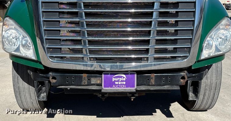 image for item FG1073 2017 Freightliner Cascadia 125 semi truck