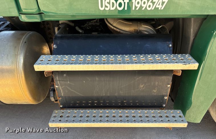 image for item FG1073 2017 Freightliner Cascadia 125 semi truck