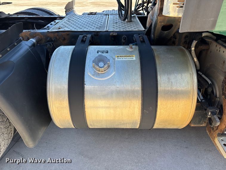 image for item FG1073 2017 Freightliner Cascadia 125 semi truck