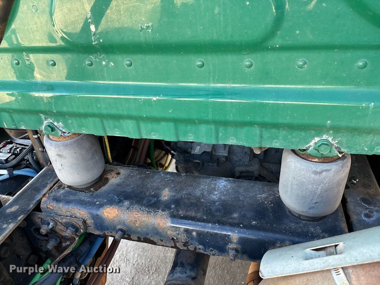 image for item FG1073 2017 Freightliner Cascadia 125 semi truck