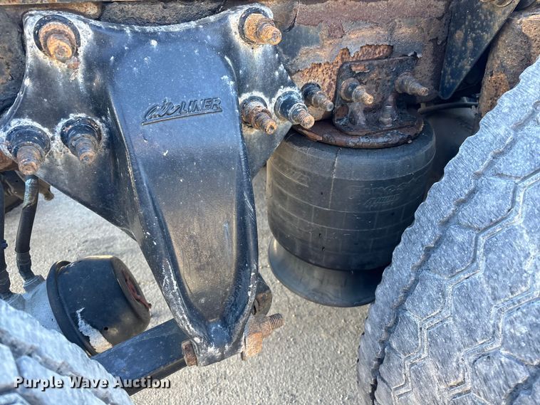 image for item FG1073 2017 Freightliner Cascadia 125 semi truck