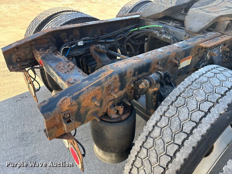 image for item FG1073 2017 Freightliner Cascadia 125 semi truck