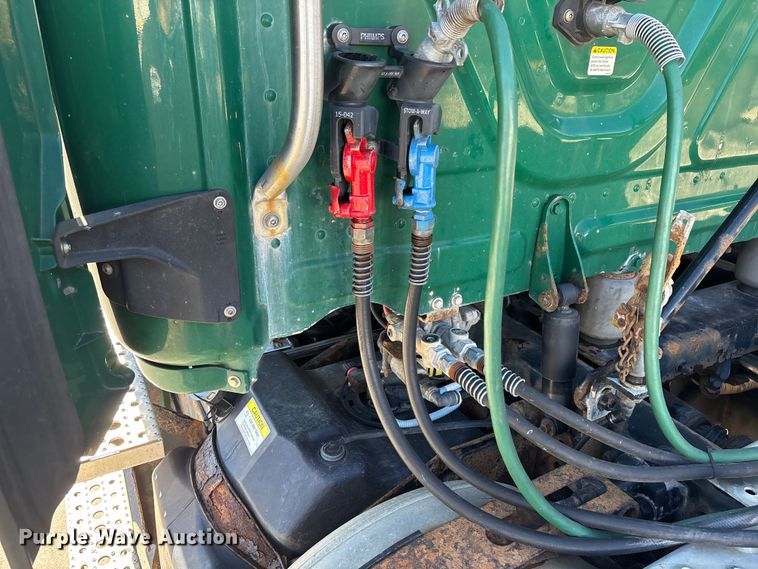 image for item FG1073 2017 Freightliner Cascadia 125 semi truck