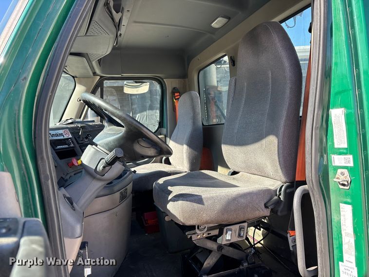 image for item FG1073 2017 Freightliner Cascadia 125 semi truck