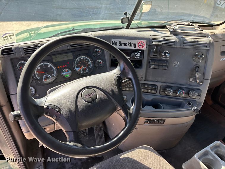 image for item FG1073 2017 Freightliner Cascadia 125 semi truck