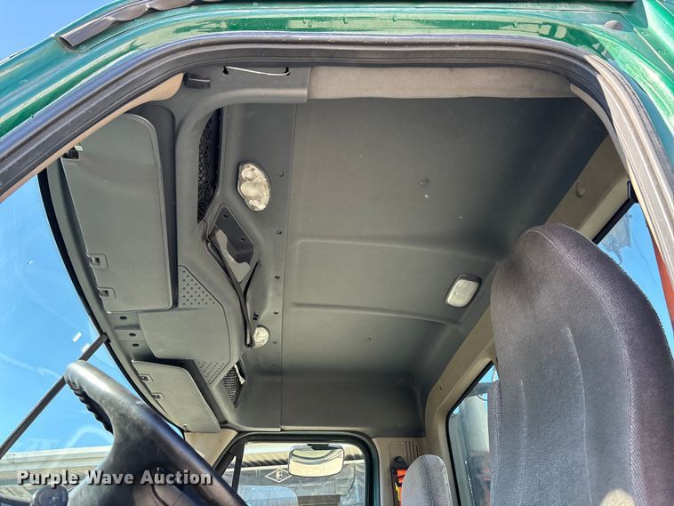 image for item FG1073 2017 Freightliner Cascadia 125 semi truck