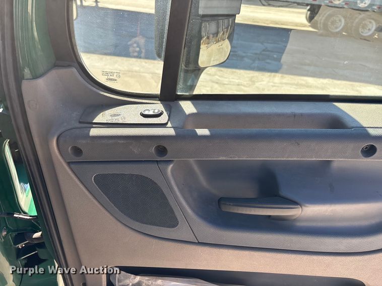 image for item FG1073 2017 Freightliner Cascadia 125 semi truck