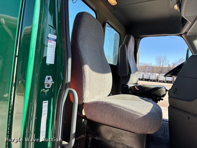 image for item FG1073 2017 Freightliner Cascadia 125 semi truck