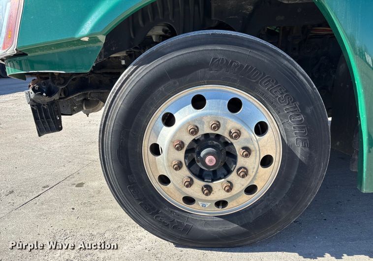 image for item FG1073 2017 Freightliner Cascadia 125 semi truck