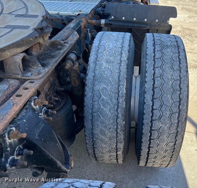 image for item FG1073 2017 Freightliner Cascadia 125 semi truck