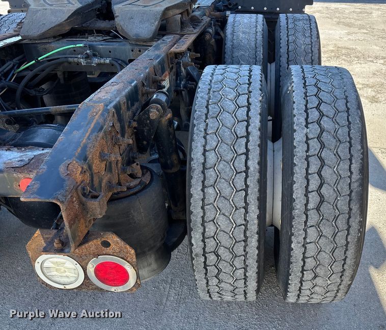 image for item FG1073 2017 Freightliner Cascadia 125 semi truck